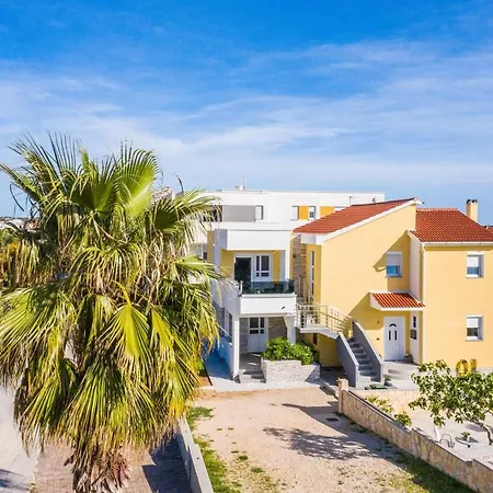 Apartments Yellow Novalja Exterior photo