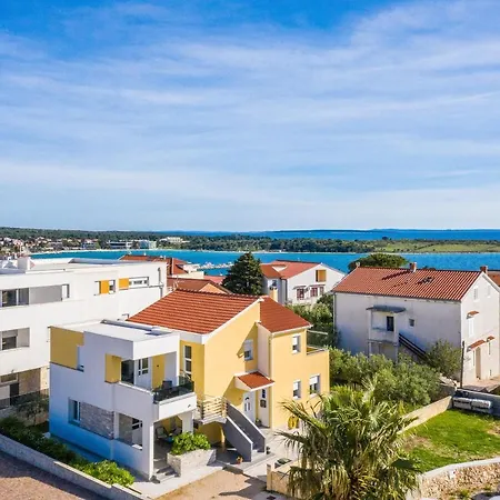 Apartments Yellow Novalja Exterior photo