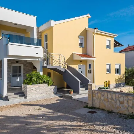 Apartments Yellow Novalja Exterior photo