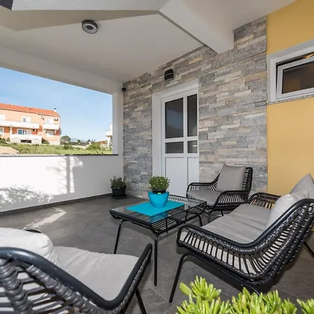 Apartments Yellow Novalja Exterior photo