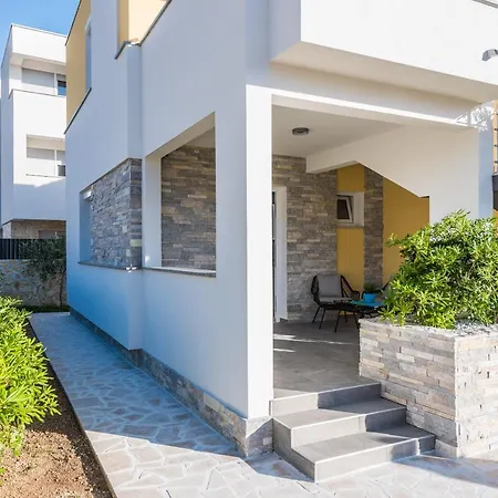 Apartments Yellow Novalja Exterior photo