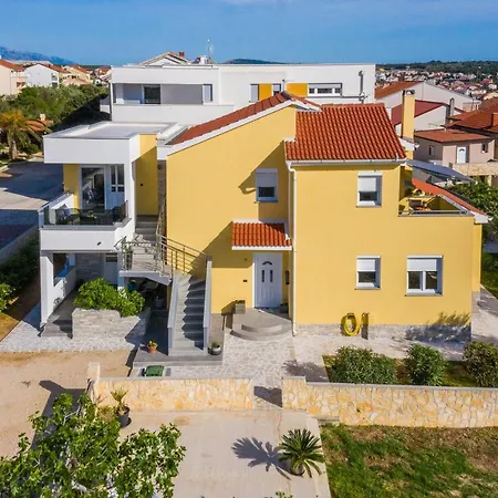 Apartments Yellow Novalja Exterior photo