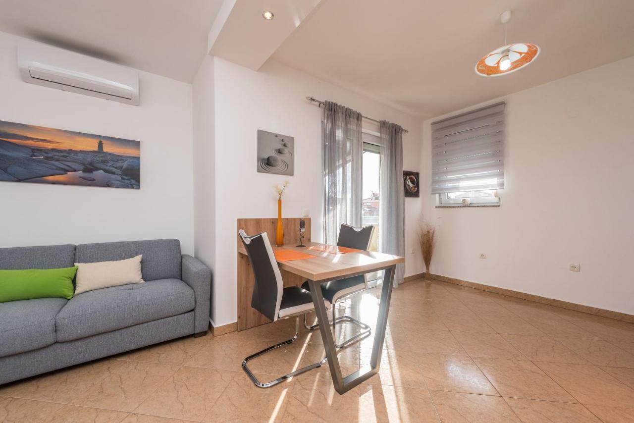 Yellow Appartement Novalja