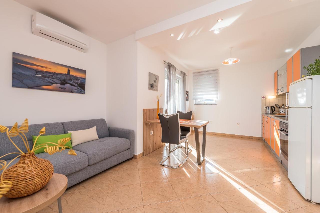 Apartment Yellow *