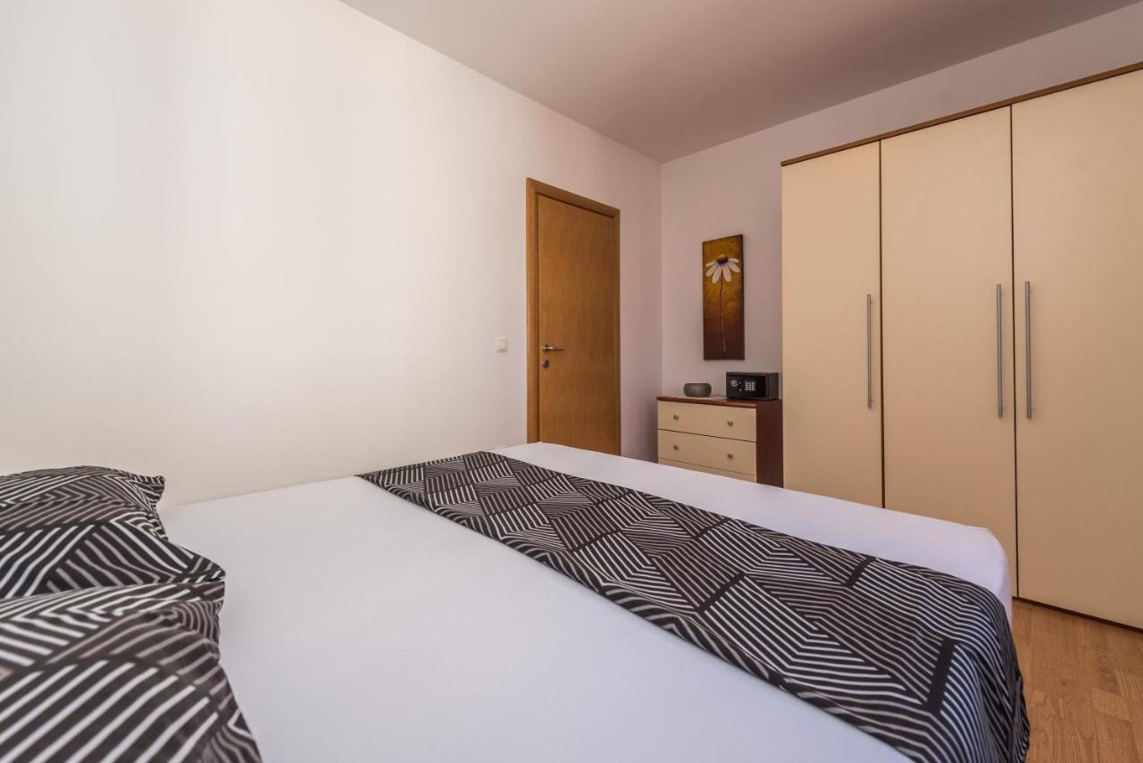 Yellow Apartment Novalja